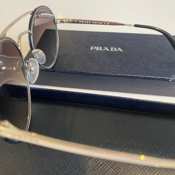 Prada sunglasses - Picture 2 of 6